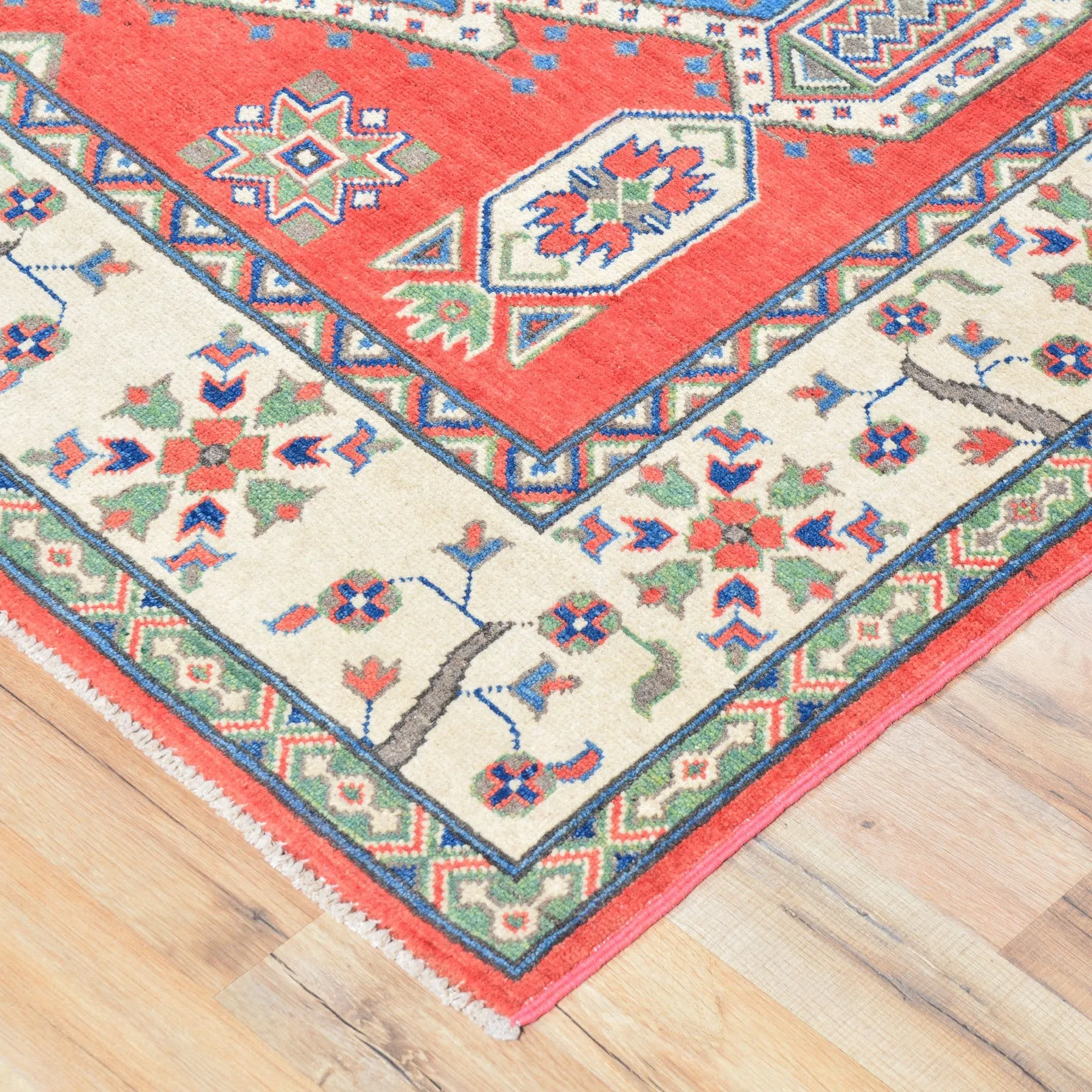 Hand-Knotted Tribal Kazak Caucasian Design Handmade Wool Rug (Size 5.7 X 7.11) Brrsf-723