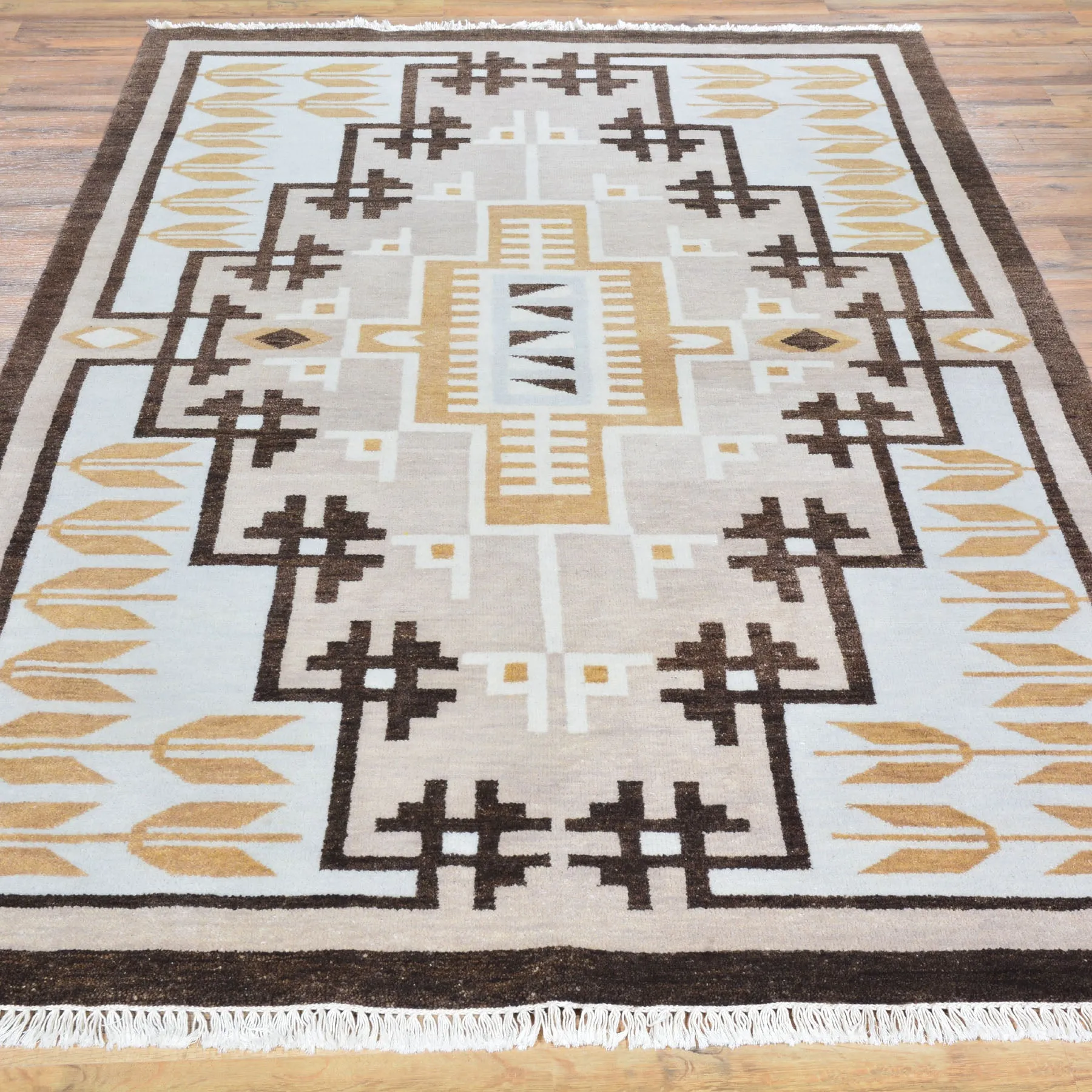 Hand-Knotted Tribal Peshawar Navajo Design Wool Rug (Size 5.1 X 8.2) Cwral-7305