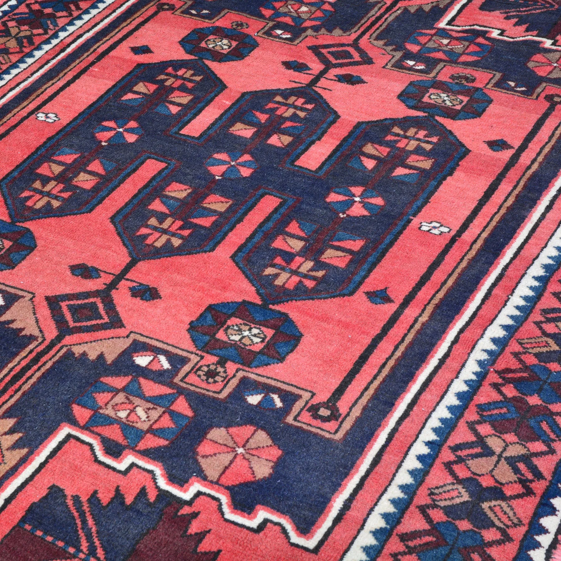 Hand-Knotted Vintage Traditional Design Handmade Wool Rug (Size 4.10 X 6.8) Cwral-10818