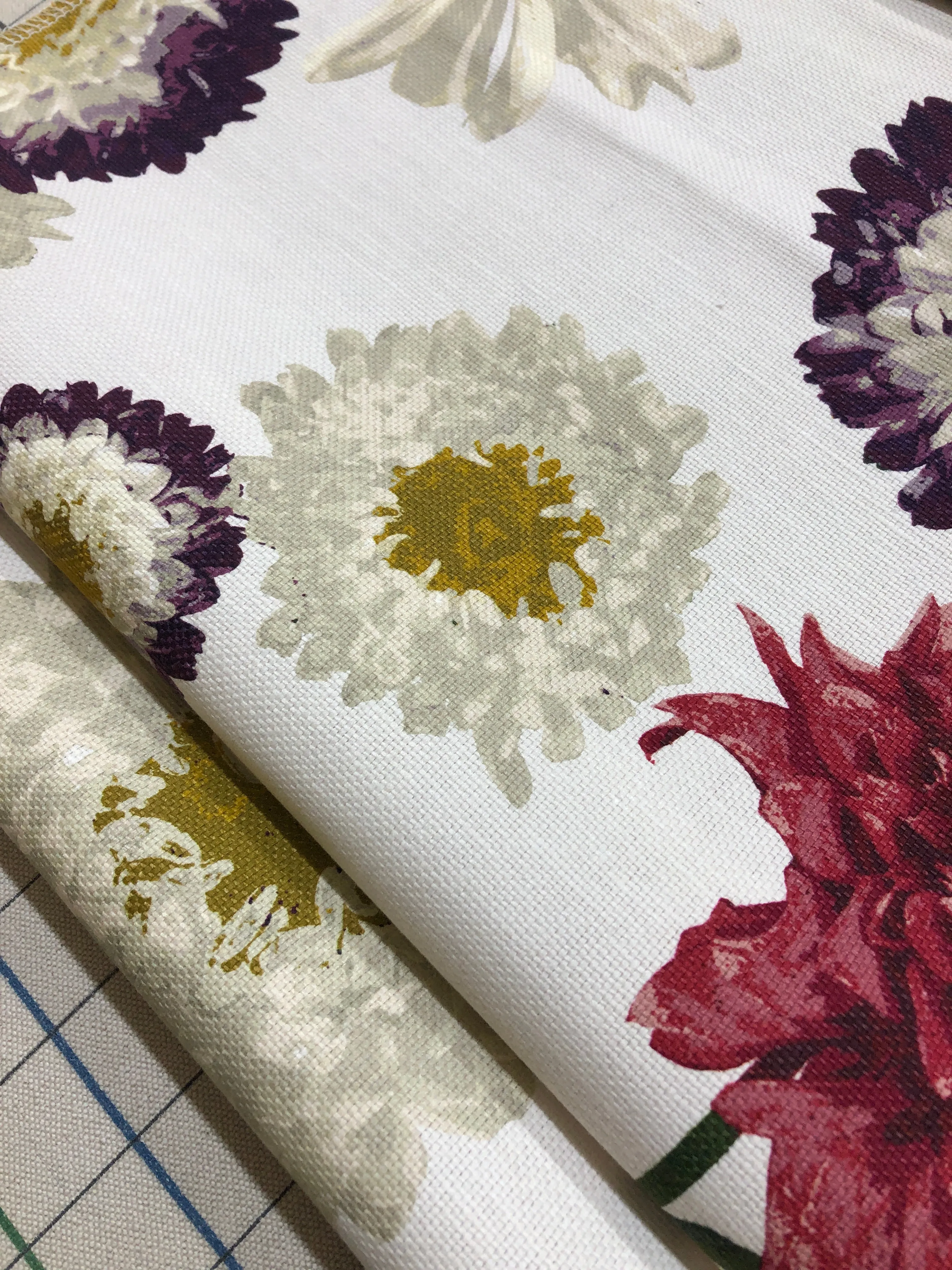 Ivory Beige Flower Flat Relaxed Roman Shade
