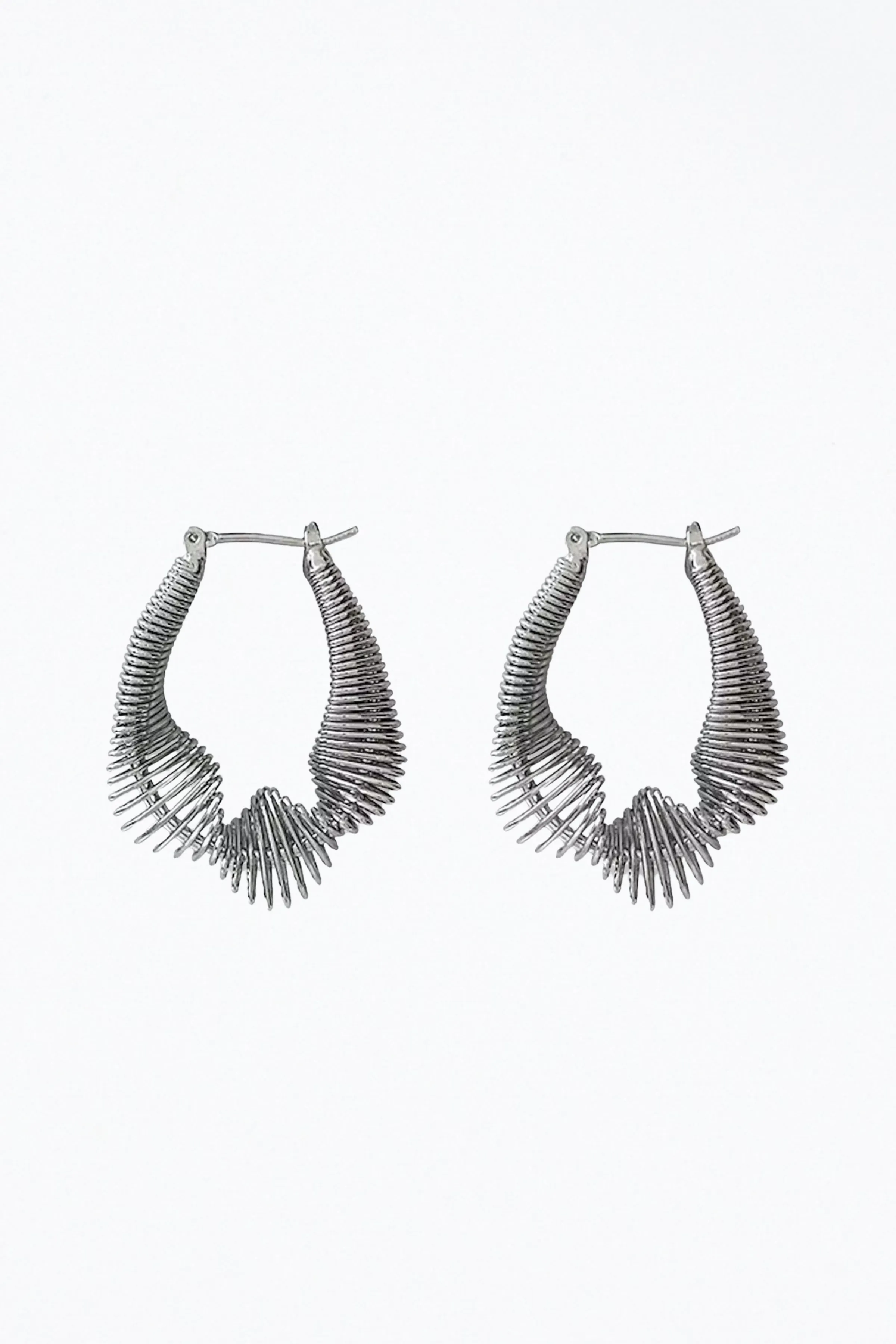 METROPOLIS TWISTED HOOP EARRINGS