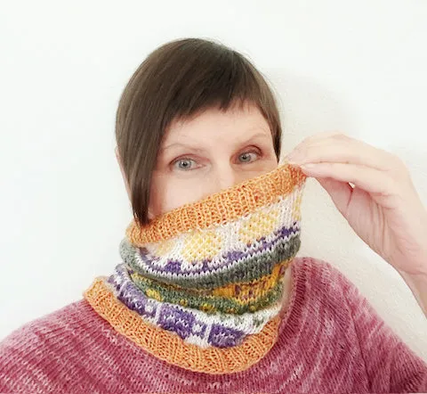 Moji cowl