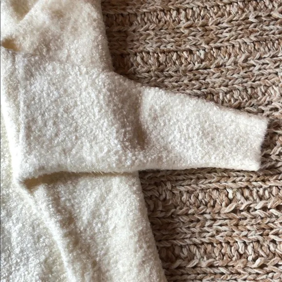 NWOT Long and cozy sweater