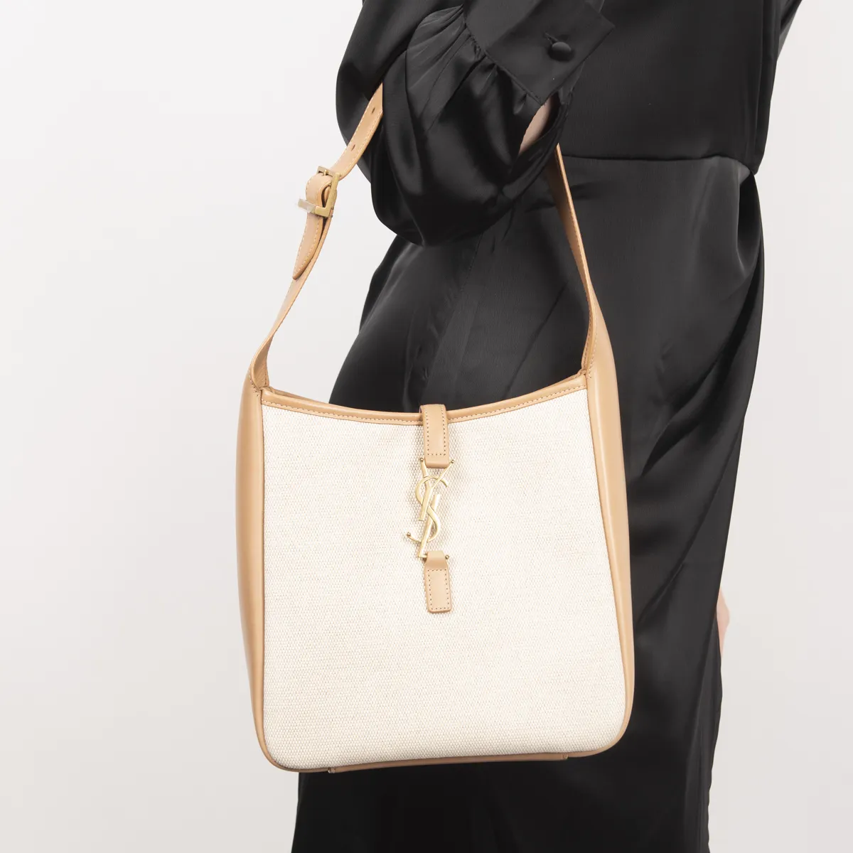 Pre-Owned Yves Saint Laurent Le 5 A 7 Small Hobo
