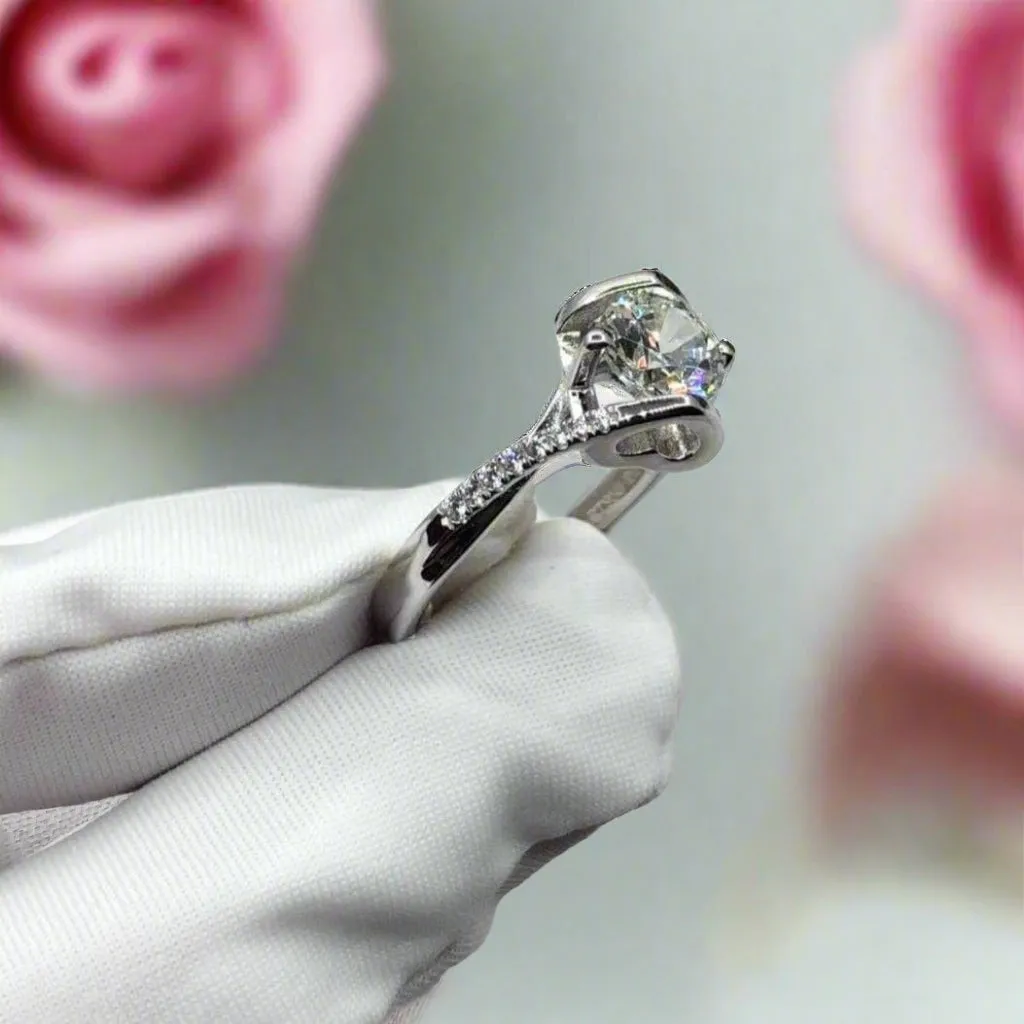 Round Diamond Twisted Band Angel Kiss Ring