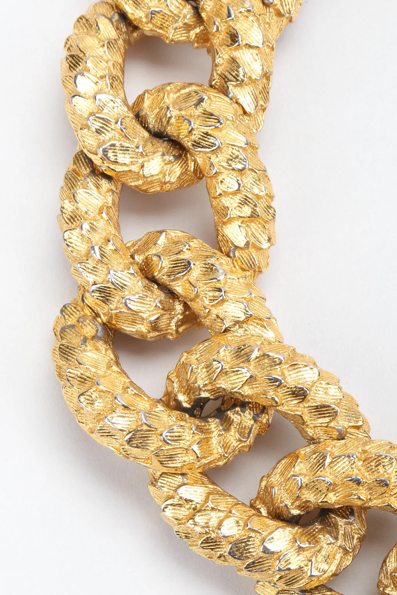Textured Chain Collar Necklace