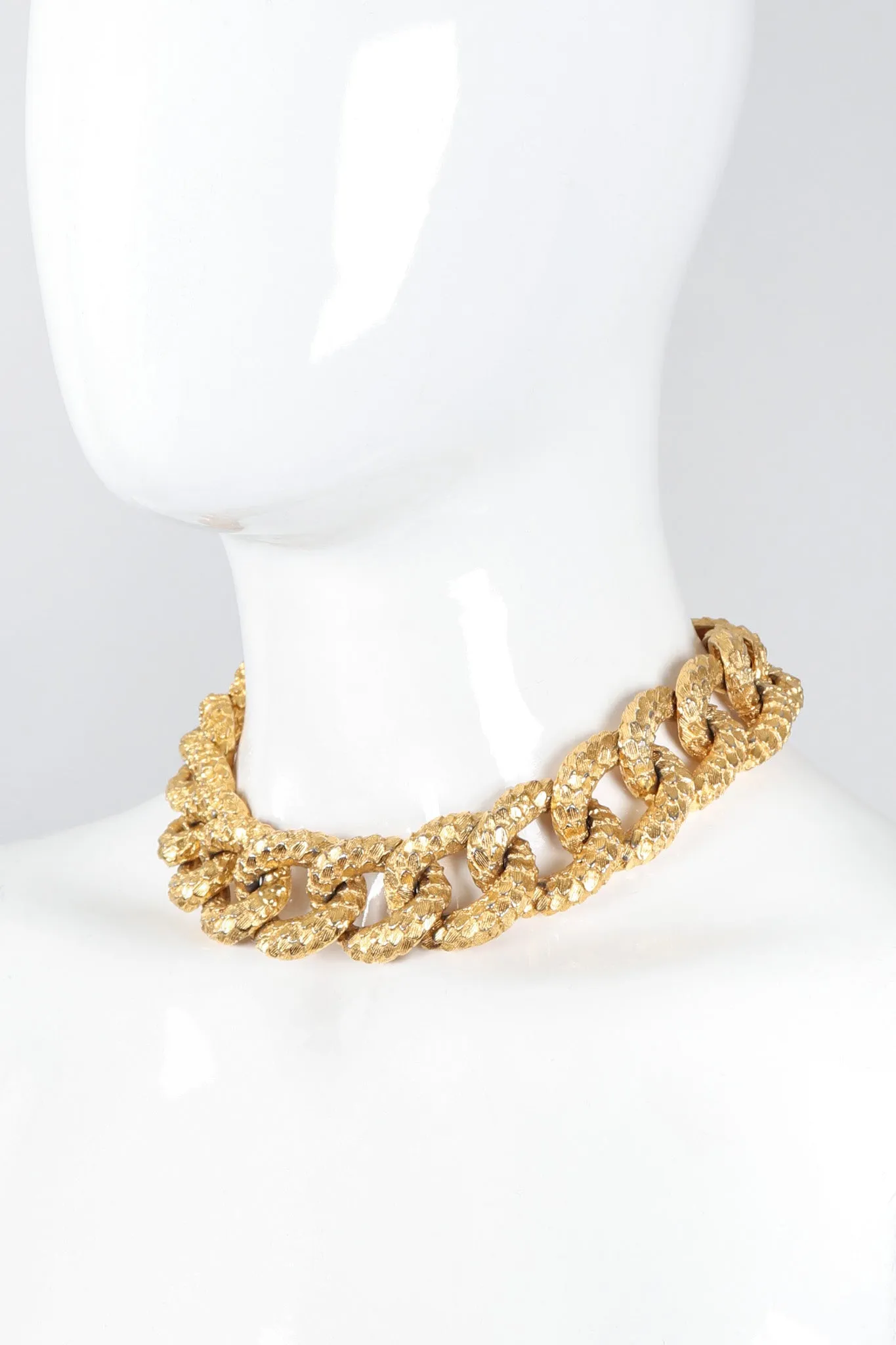 Textured Chain Collar Necklace