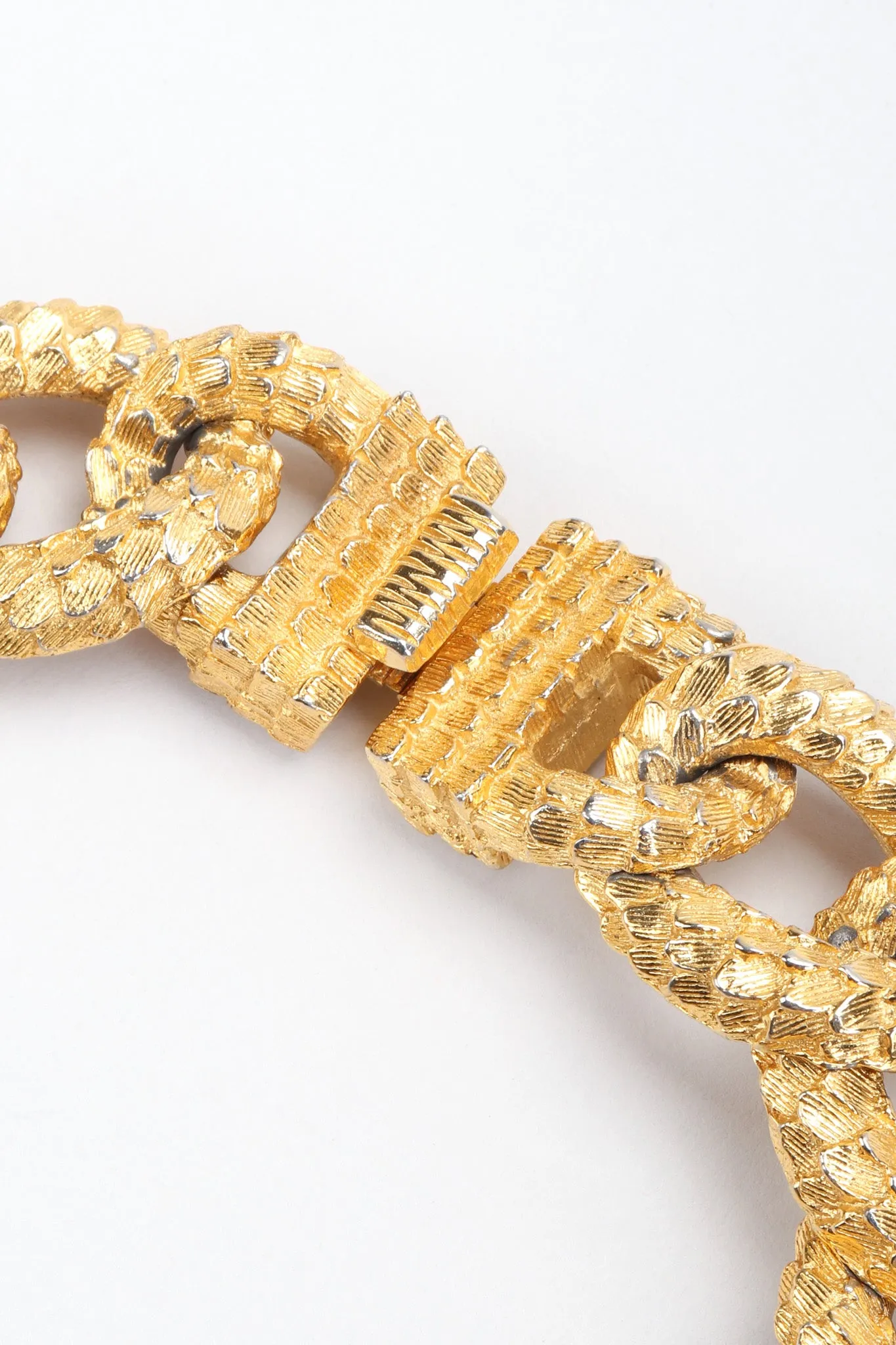 Textured Chain Collar Necklace