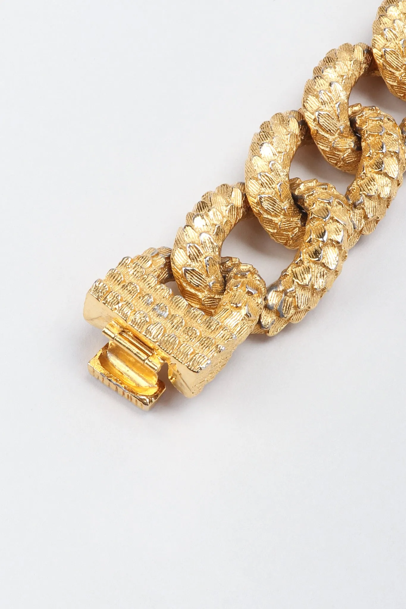 Textured Chain Collar Necklace