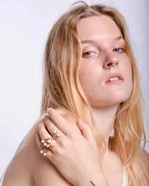 Twisted wire gold maxi ring with pearls