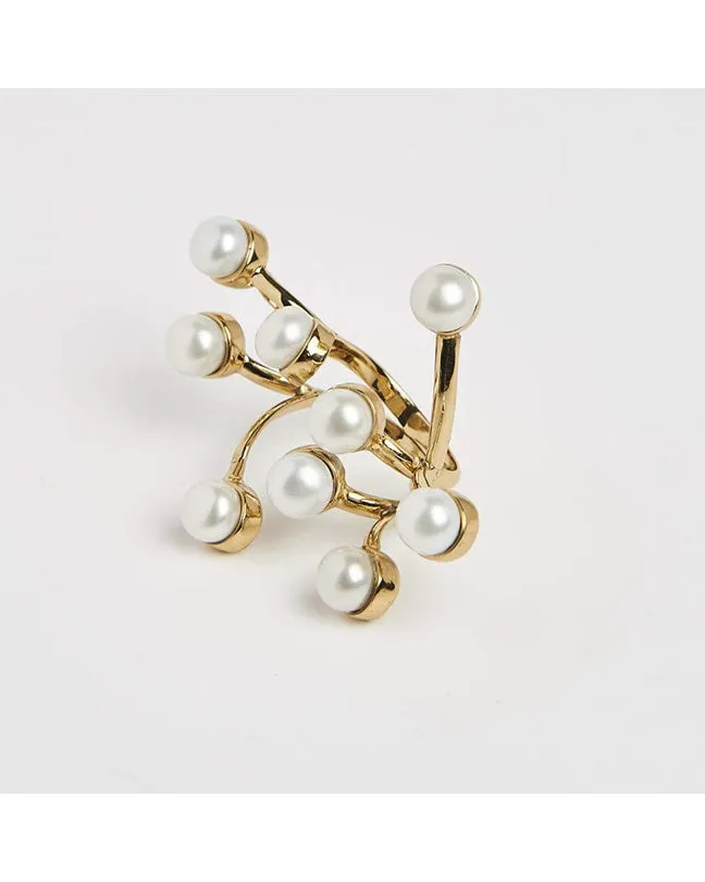 Twisted wire gold maxi ring with pearls