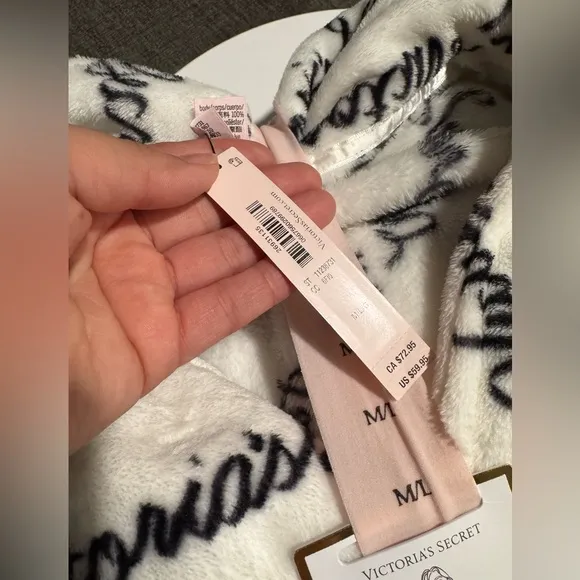 VICTORIA’S SECRET short cozy robe ✨