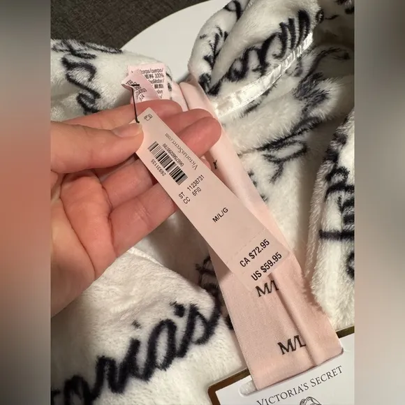 VICTORIA’S SECRET short cozy robe ✨