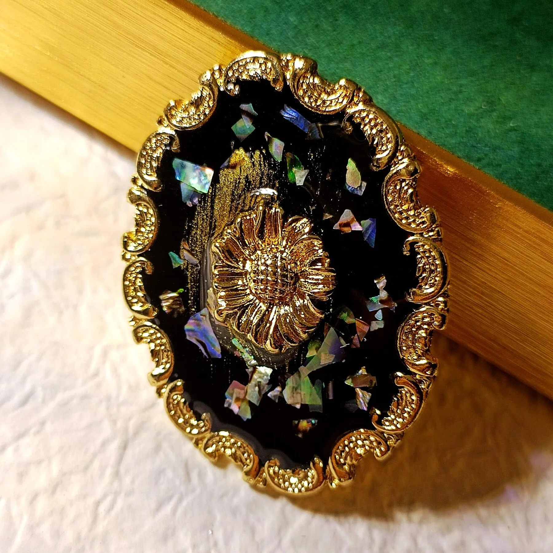 Vintage Oval Shaped Black Abalone Shell Sunflower Pin Brooch Coat Sweater Dress Accessory