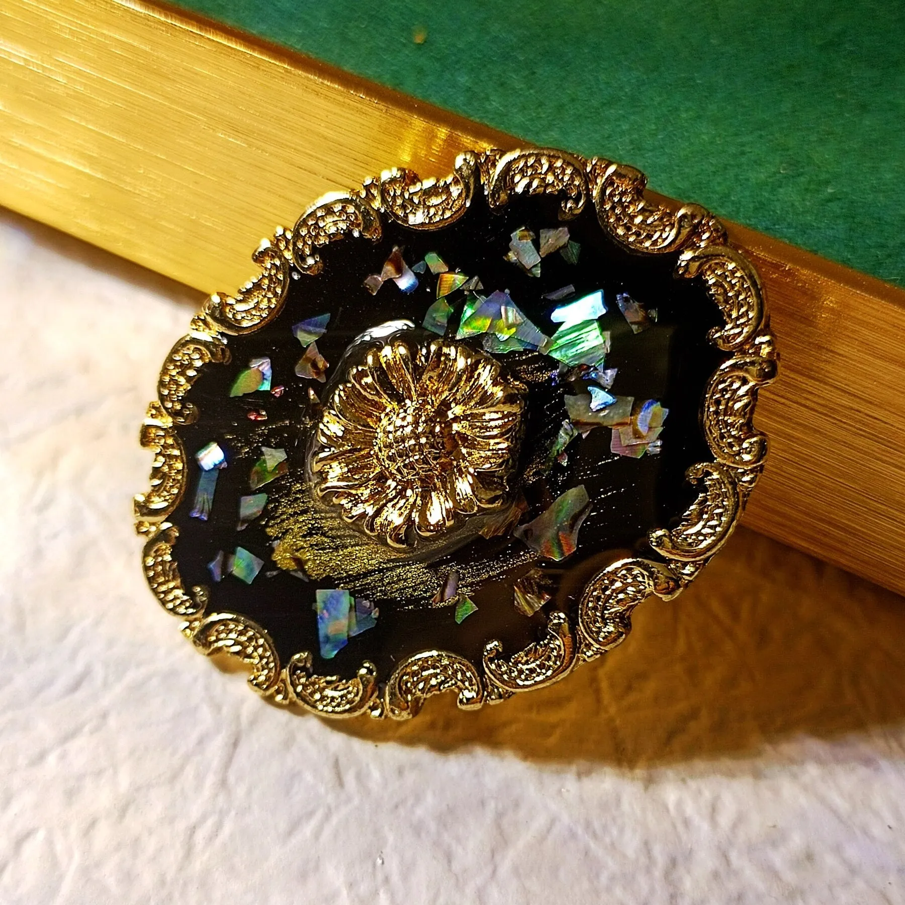 Vintage Oval Shaped Black Abalone Shell Sunflower Pin Brooch Coat Sweater Dress Accessory