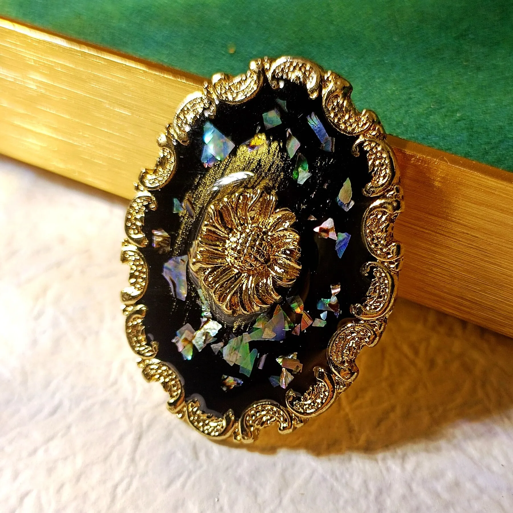 Vintage Oval Shaped Black Abalone Shell Sunflower Pin Brooch Coat Sweater Dress Accessory