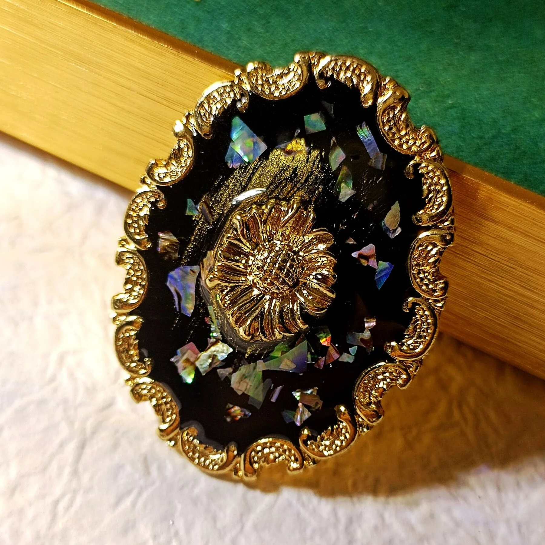Vintage Oval Shaped Black Abalone Shell Sunflower Pin Brooch Coat Sweater Dress Accessory