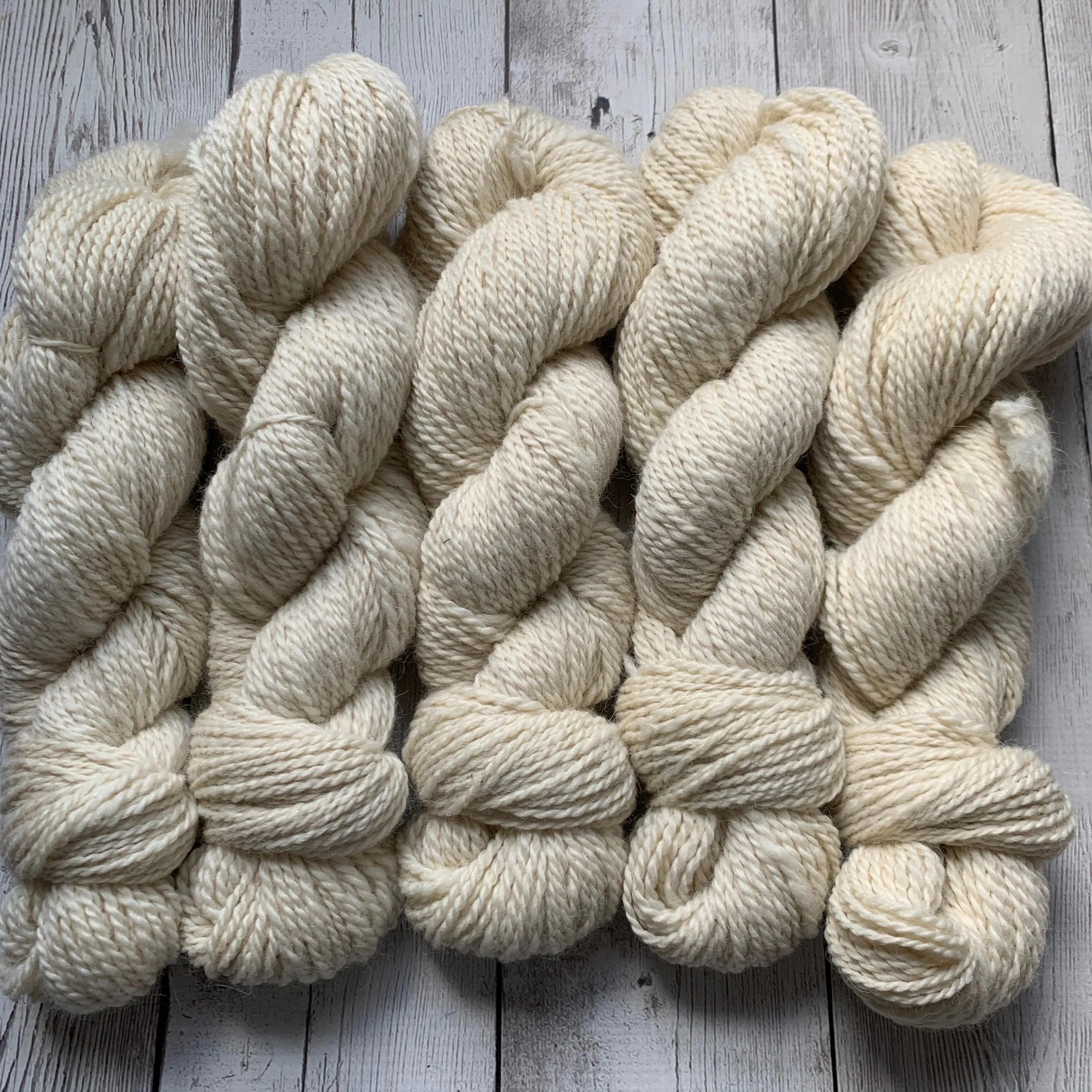 Worsted - Alma Park Exclusive Farm Yarn -  Alpaca/Merino  200 yds - white -"Ant'ny"